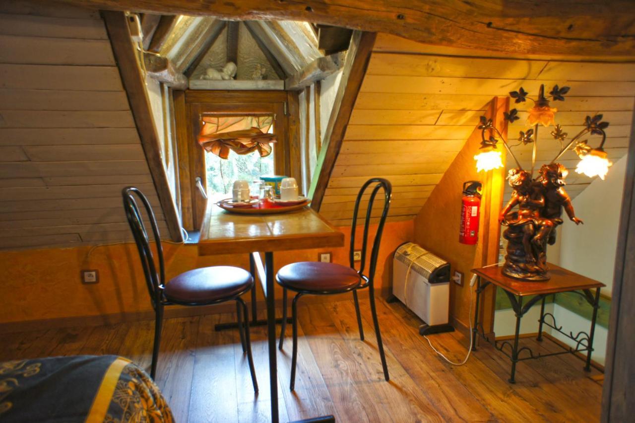 Aux Logis De La Solre Bed and Breakfast Ferrière-la-Petite Exteriör bild