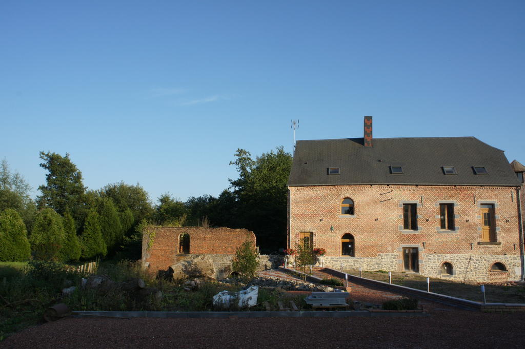 Aux Logis De La Solre Bed and Breakfast Ferrière-la-Petite Exteriör bild