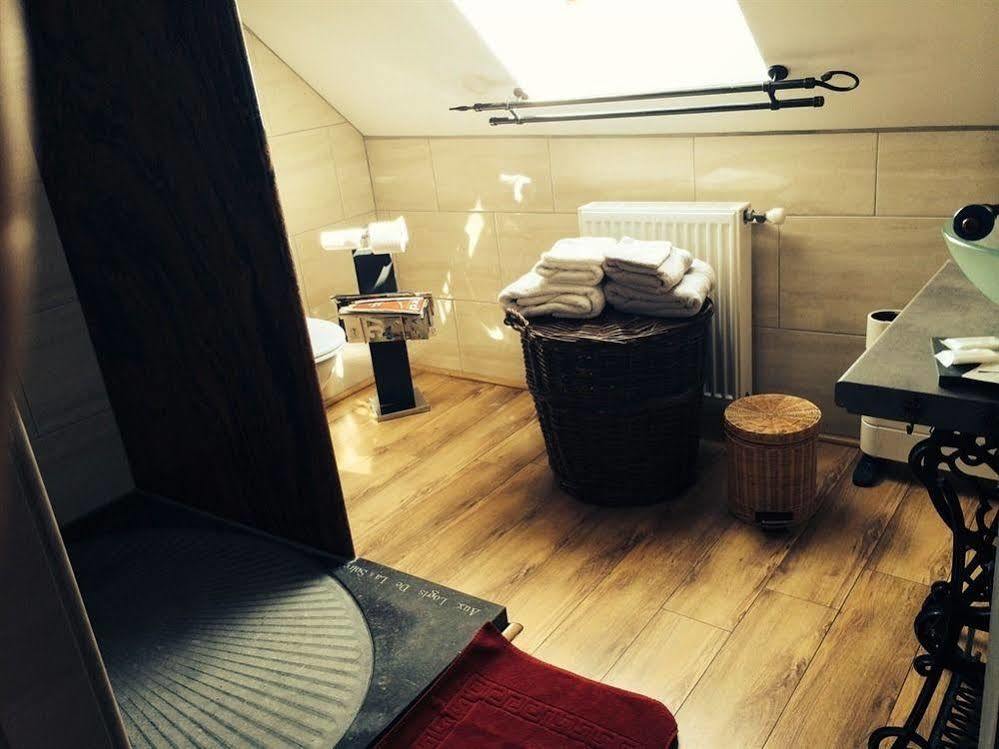 Aux Logis De La Solre Bed and Breakfast Ferrière-la-Petite Exteriör bild